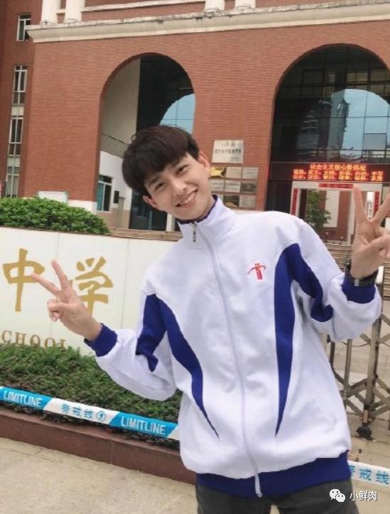 广州95后数学老师走红!这明明是男团出道的颜值啊 广州95后数学老师走红!这明明是男团出道的颜值啊