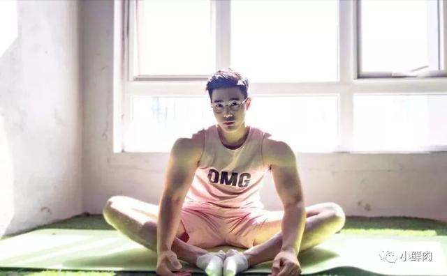 广州95后数学老师走红!这明明是男团出道的颜值啊 广州95后数学老师走红!这明明是男团出道的颜值啊