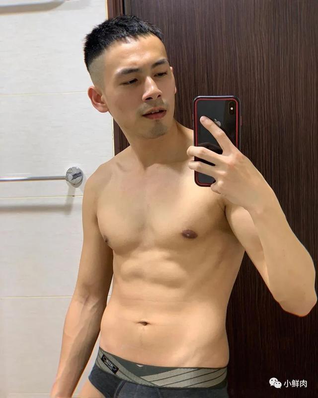 广州95后数学老师走红!这明明是男团出道的颜值啊 广州95后数学老师走红!这明明是男团出道的颜值啊