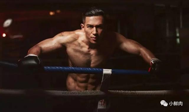 广州95后数学老师走红!这明明是男团出道的颜值啊 广州95后数学老师走红!这明明是男团出道的颜值啊