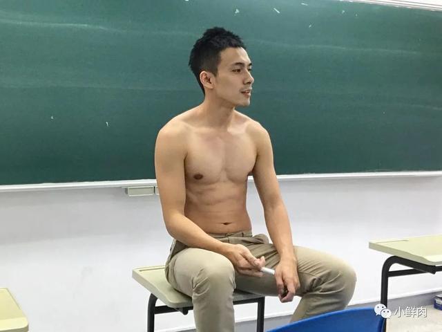 广州95后数学老师走红!这明明是男团出道的颜值啊 广州95后数学老师走红!这明明是男团出道的颜值啊