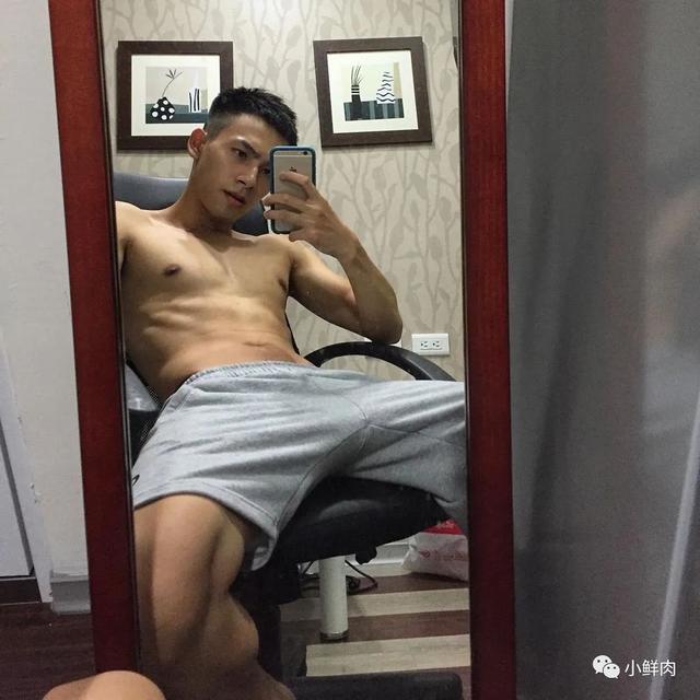 广州95后数学老师走红!这明明是男团出道的颜值啊 广州95后数学老师走红!这明明是男团出道的颜值啊