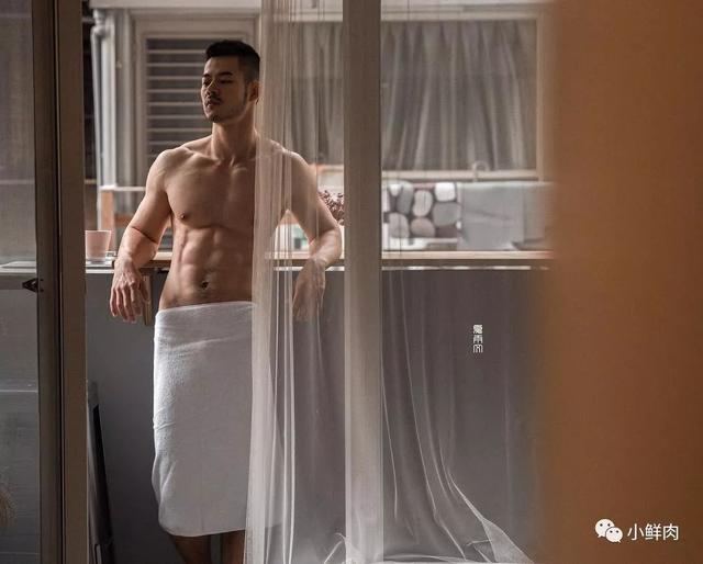 广州95后数学老师走红!这明明是男团出道的颜值啊 广州95后数学老师走红!这明明是男团出道的颜值啊