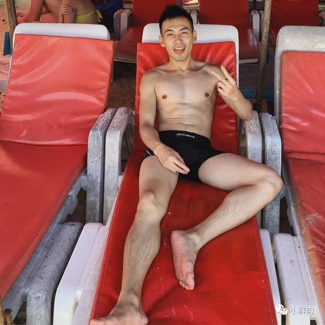 广州95后数学老师走红!这明明是男团出道的颜值啊 广州95后数学老师走红!这明明是男团出道的颜值啊