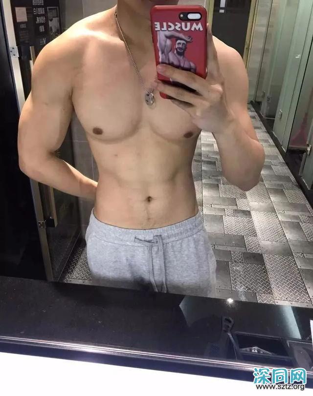 96年广州寸头小哥火了,为什么健身后越来越帅? 96年广州寸头小哥火了,为什么健身后越来越帅?