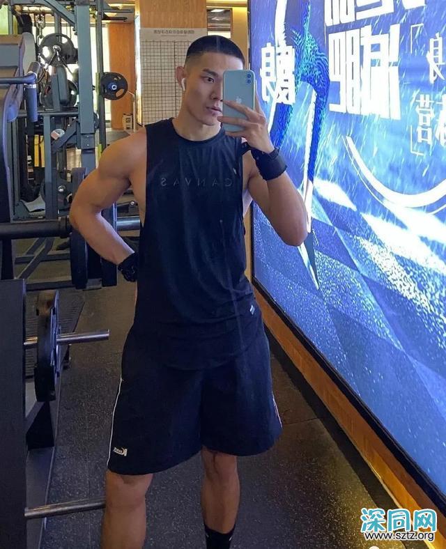 96年广州寸头小哥火了,为什么健身后越来越帅? 96年广州寸头小哥火了,为什么健身后越来越帅?