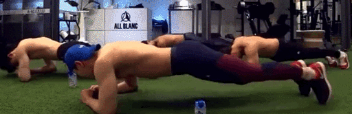 Rain三个月时间瘦了20斤,晒腹肌秒杀小狼狗! Rain三个月时间瘦了20斤,晒腹肌秒杀小狼狗!