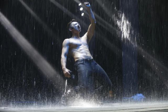 Rain三个月时间瘦了20斤,晒腹肌秒杀小狼狗! Rain三个月时间瘦了20斤,晒腹肌秒杀小狼狗!