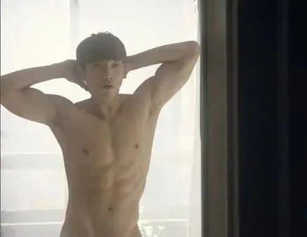 Rain三个月时间瘦了20斤,晒腹肌秒杀小狼狗! Rain三个月时间瘦了20斤,晒腹肌秒杀小狼狗!