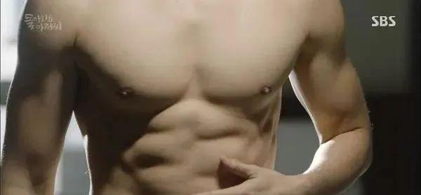 Rain三个月时间瘦了20斤,晒腹肌秒杀小狼狗! Rain三个月时间瘦了20斤,晒腹肌秒杀小狼狗!