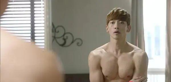 Rain三个月时间瘦了20斤,晒腹肌秒杀小狼狗! Rain三个月时间瘦了20斤,晒腹肌秒杀小狼狗!