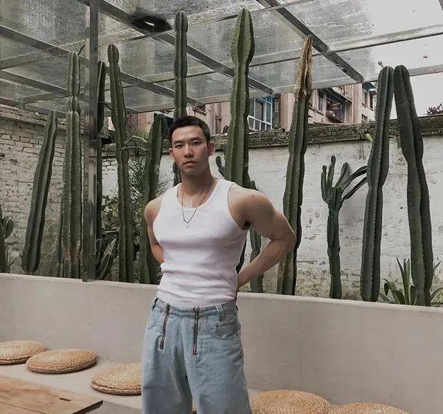 寸头大鼻子网红硬照一览,这腱子肉不输张云龙韩东君! 寸头大鼻子网红硬照一览,这腱子肉不输张云龙韩东君!