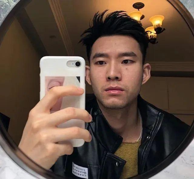 寸头大鼻子网红硬照一览,这腱子肉不输张云龙韩东君! 寸头大鼻子网红硬照一览,这腱子肉不输张云龙韩东君!