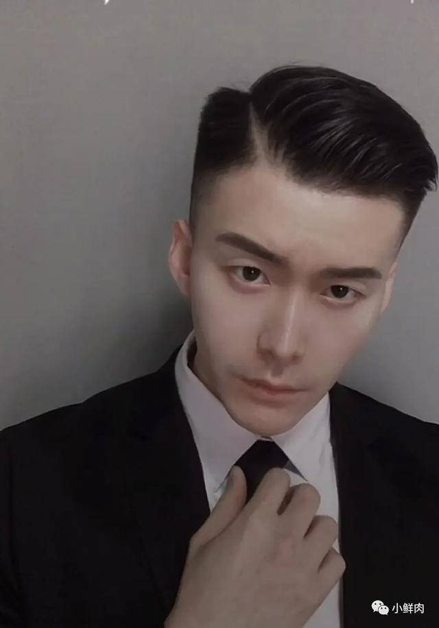 37岁逆龄大叔走红,女生看完都羡慕嫉妒恨了! 37岁逆龄大叔走红,女生看完都羡慕嫉妒恨了!