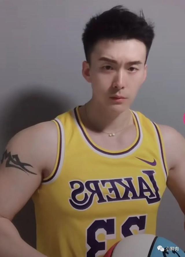 37岁逆龄大叔走红,女生看完都羡慕嫉妒恨了! 37岁逆龄大叔走红,女生看完都羡慕嫉妒恨了!