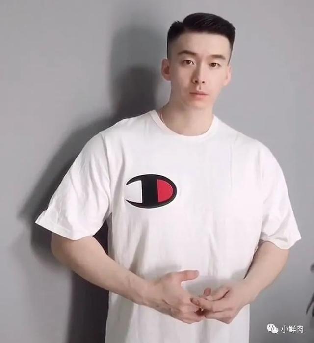 37岁逆龄大叔走红,女生看完都羡慕嫉妒恨了! 37岁逆龄大叔走红,女生看完都羡慕嫉妒恨了!