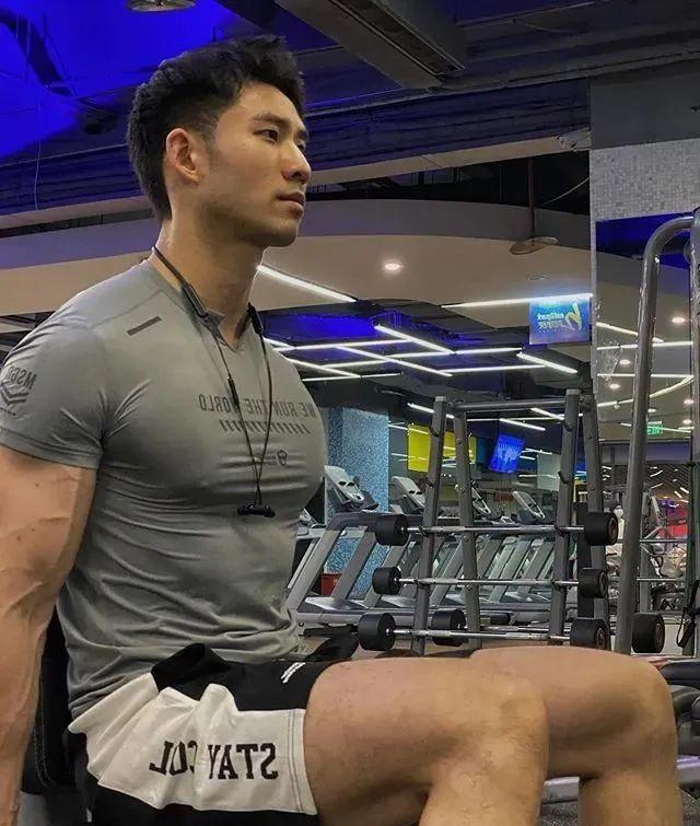 寸头大鼻子网红硬照一览,这腱子肉不输张云龙韩东君! 寸头大鼻子网红硬照一览,这腱子肉不输张云龙韩东君!