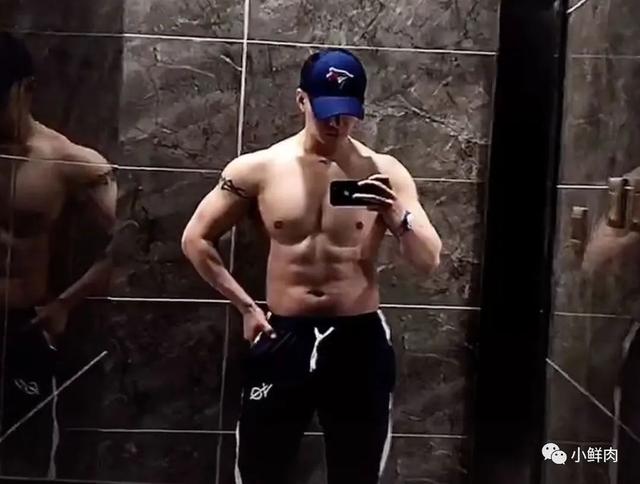 37岁逆龄大叔走红,女生看完都羡慕嫉妒恨了! 37岁逆龄大叔走红,女生看完都羡慕嫉妒恨了!