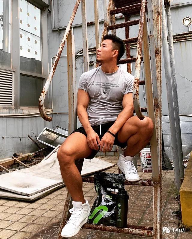 网友夸他为内蒙肌肉网红1哥,E杯胸肌实力太强大! 网友夸他为内蒙肌肉网红1哥,E杯胸肌实力太强大!