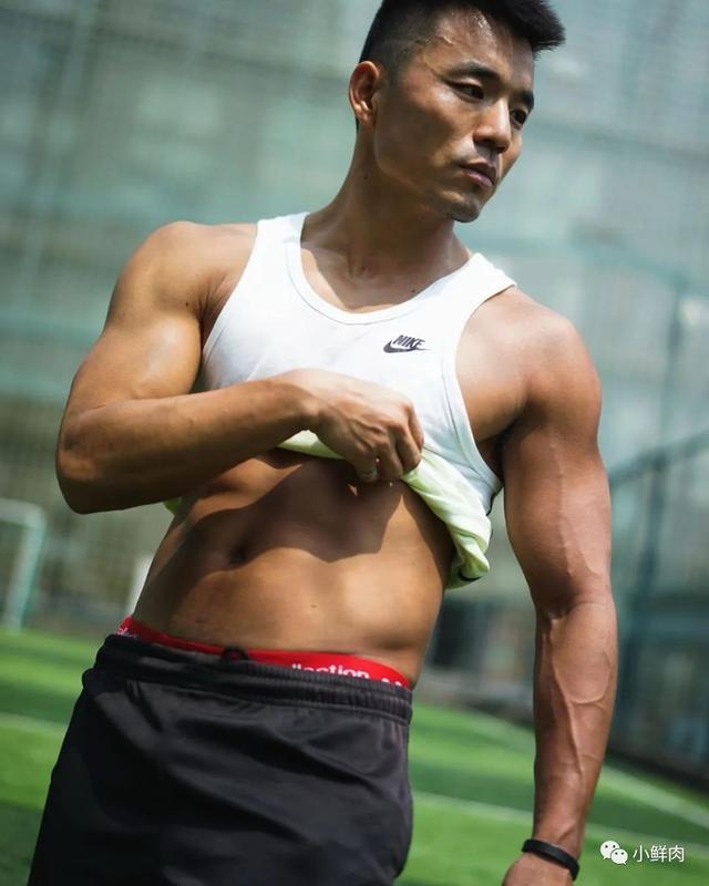 网友夸他为内蒙肌肉网红1哥,E杯胸肌实力太强大! 网友夸他为内蒙肌肉网红1哥,E杯胸肌实力太强大!