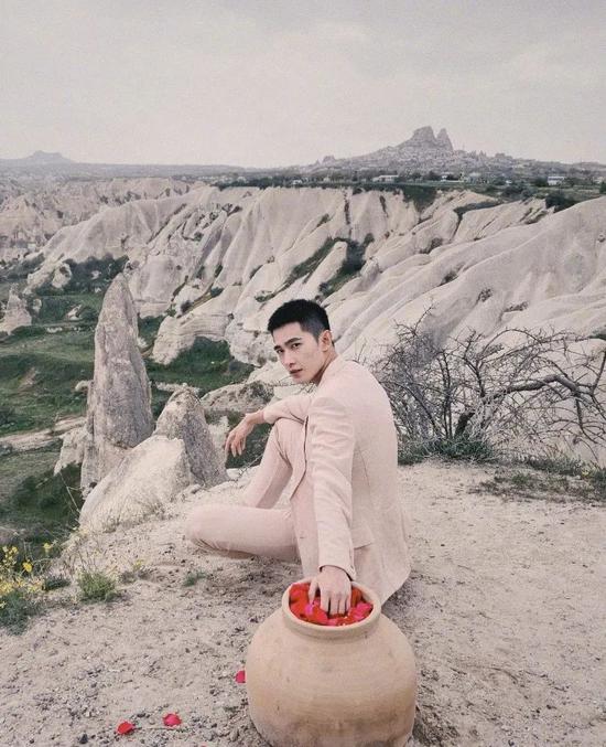 任嘉伦李现的夏日寸头发型 一眼望去倍感清凉 任嘉伦李现的夏日寸头发型 一眼望去倍感清凉