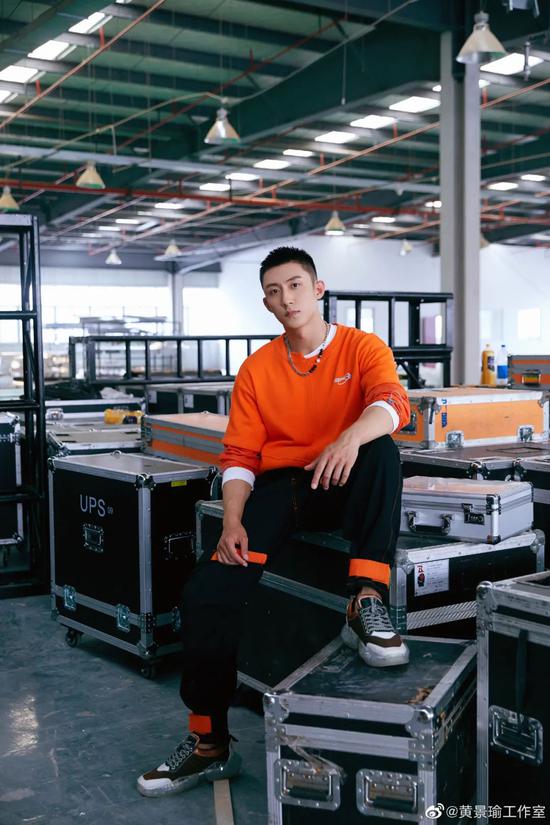 任嘉伦李现的夏日寸头发型 一眼望去倍感清凉 任嘉伦李现的夏日寸头发型 一眼望去倍感清凉