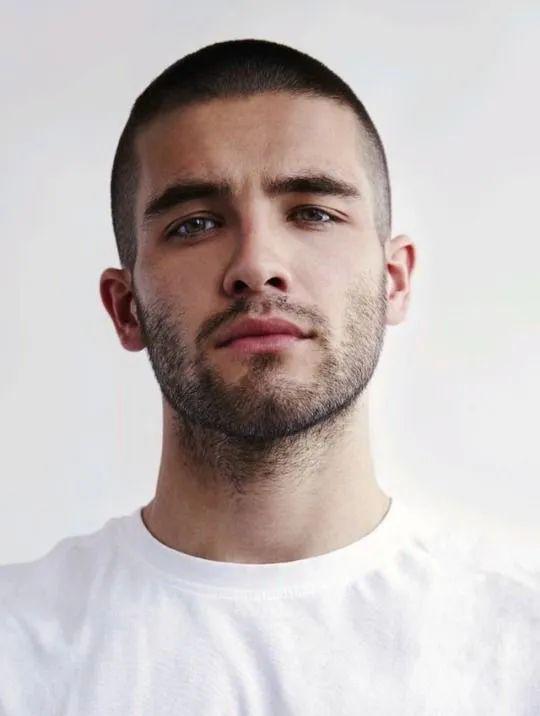 任嘉伦李现的夏日寸头发型 一眼望去倍感清凉 任嘉伦李现的夏日寸头发型 一眼望去倍感清凉