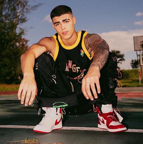 任嘉伦李现的夏日寸头发型 一眼望去倍感清凉 任嘉伦李现的夏日寸头发型 一眼望去倍感清凉