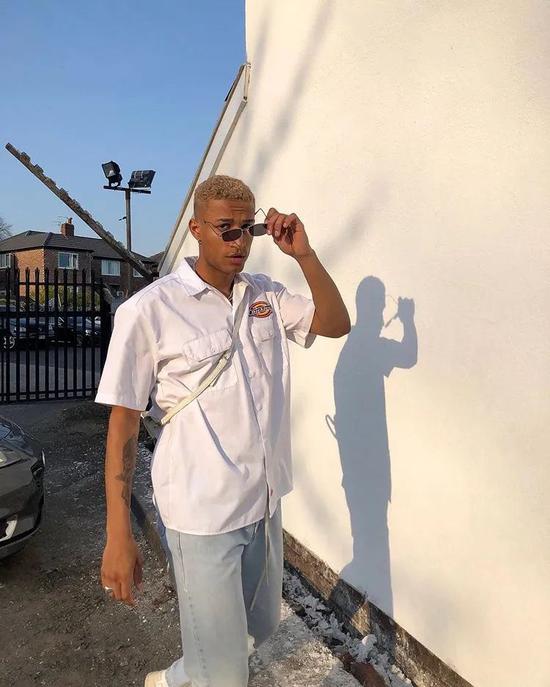 任嘉伦李现的夏日寸头发型 一眼望去倍感清凉 任嘉伦李现的夏日寸头发型 一眼望去倍感清凉