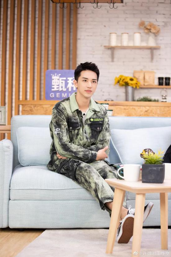 任嘉伦李现的夏日寸头发型 一眼望去倍感清凉 任嘉伦李现的夏日寸头发型 一眼望去倍感清凉