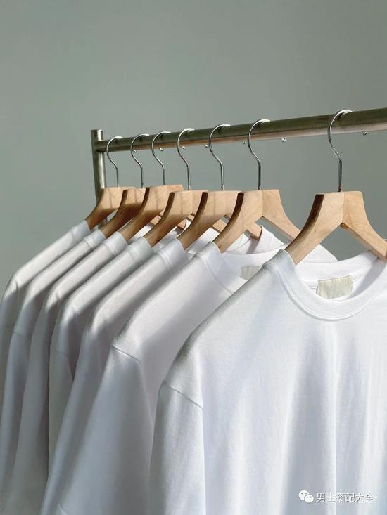 绝对百搭的白T恤要怎么买才不踩雷呢? 绝对百搭的白T恤要怎么买才不踩雷呢?