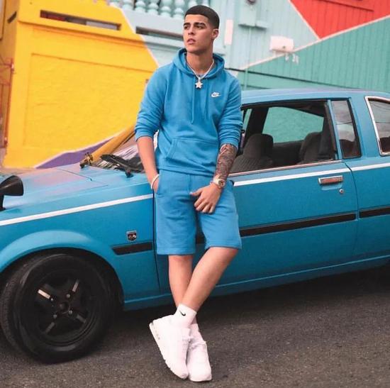 任嘉伦李现的夏日寸头发型 一眼望去倍感清凉 任嘉伦李现的夏日寸头发型 一眼望去倍感清凉