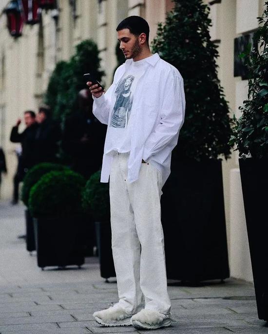 任嘉伦李现的夏日寸头发型 一眼望去倍感清凉 任嘉伦李现的夏日寸头发型 一眼望去倍感清凉