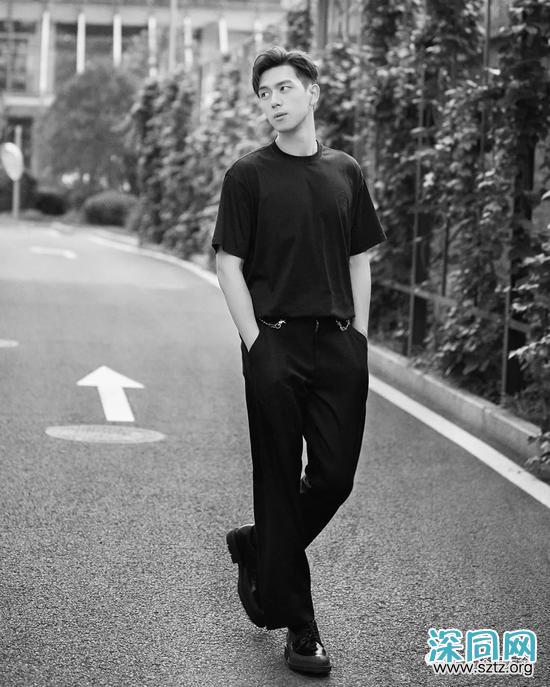 皮肤黑的人要怎么选衣服呢? 皮肤黑的人要怎么选衣服呢?