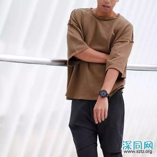 皮肤黑的人要怎么选衣服呢? 皮肤黑的人要怎么选衣服呢?