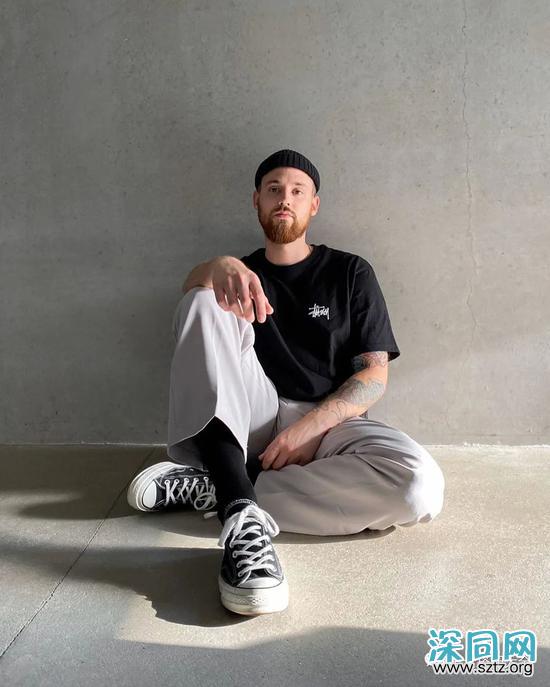 皮肤黑的人要怎么选衣服呢? 皮肤黑的人要怎么选衣服呢?