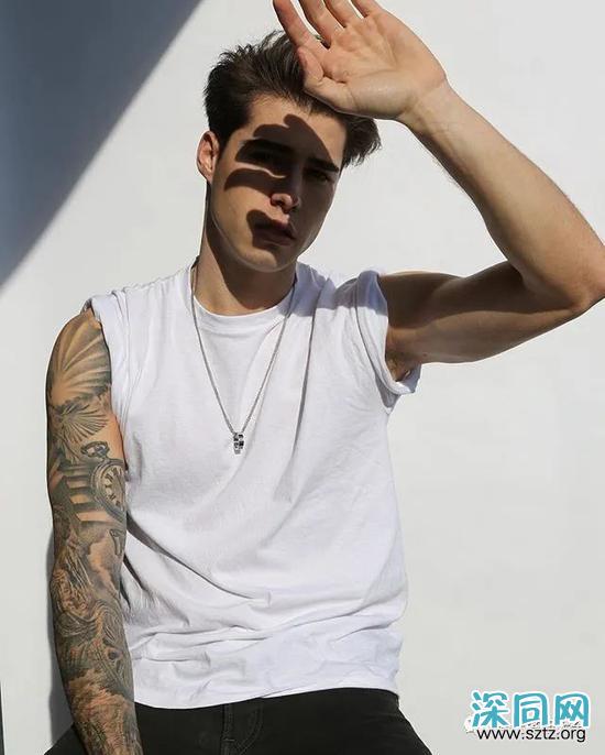 皮肤黑的人要怎么选衣服呢? 皮肤黑的人要怎么选衣服呢?