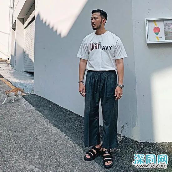 皮肤黑的人要怎么选衣服呢? 皮肤黑的人要怎么选衣服呢?
