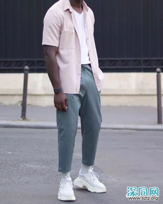 皮肤黑的人要怎么选衣服呢? 皮肤黑的人要怎么选衣服呢?