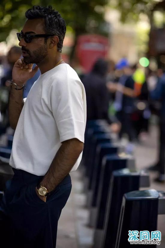 皮肤黑的人要怎么选衣服呢? 皮肤黑的人要怎么选衣服呢?