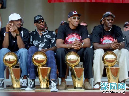 大叔都嫌“丑”的眼镜 为什么王一博抢着戴? 大叔都嫌“丑”的眼镜 为什么王一博抢着戴?