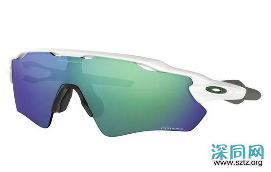 大叔都嫌“丑”的眼镜 为什么王一博抢着戴? 大叔都嫌“丑”的眼镜 为什么王一博抢着戴?