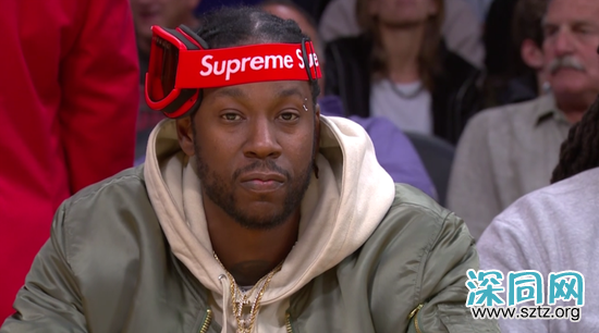 大叔都嫌“丑”的眼镜 为什么王一博抢着戴? 大叔都嫌“丑”的眼镜 为什么王一博抢着戴?