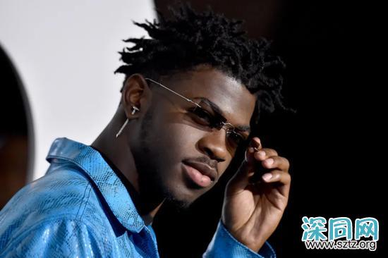 大叔都嫌“丑”的眼镜 为什么王一博抢着戴? 大叔都嫌“丑”的眼镜 为什么王一博抢着戴?