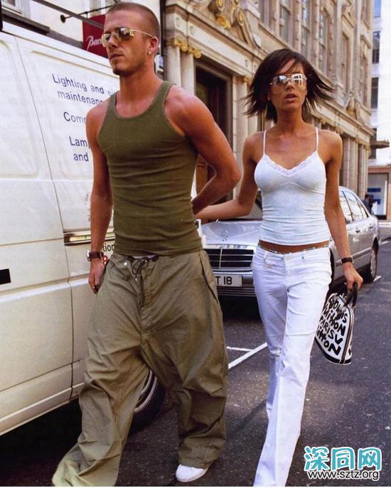 大叔都嫌“丑”的眼镜 为什么王一博抢着戴? 大叔都嫌“丑”的眼镜 为什么王一博抢着戴?