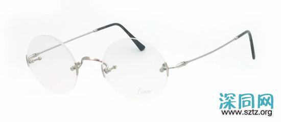 大叔都嫌“丑”的眼镜 为什么王一博抢着戴? 大叔都嫌“丑”的眼镜 为什么王一博抢着戴?