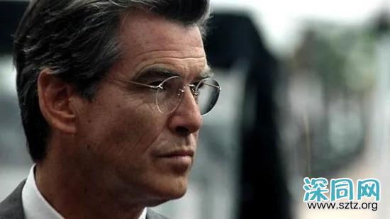 大叔都嫌“丑”的眼镜 为什么王一博抢着戴? 大叔都嫌“丑”的眼镜 为什么王一博抢着戴?