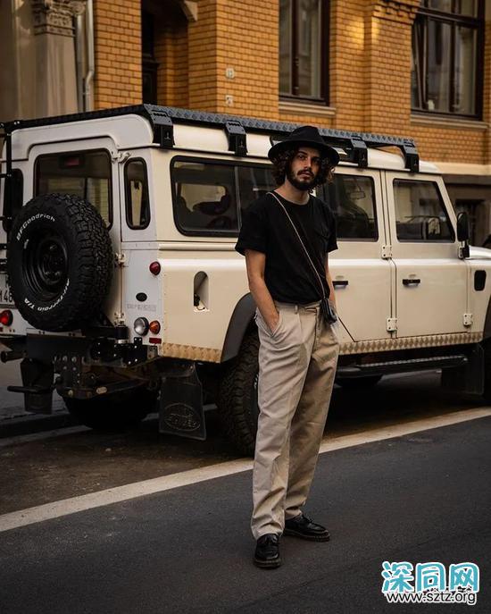 黑T与白T 谁才是男人T恤中的百搭王者? 黑T与白T 谁才是男人T恤中的百搭王者?