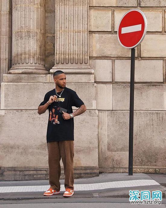 黑T与白T 谁才是男人T恤中的百搭王者? 黑T与白T 谁才是男人T恤中的百搭王者?