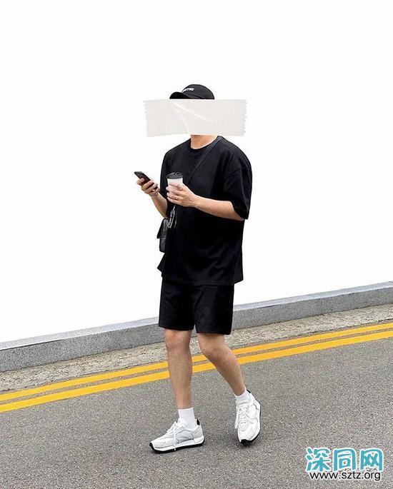 黑T与白T 谁才是男人T恤中的百搭王者? 黑T与白T 谁才是男人T恤中的百搭王者?